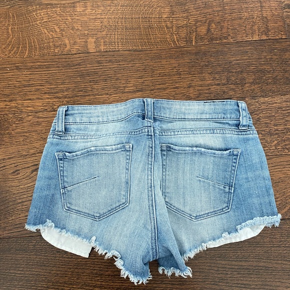 Talula low waisted mini jean shorts size 25. - Picture 2 of 2